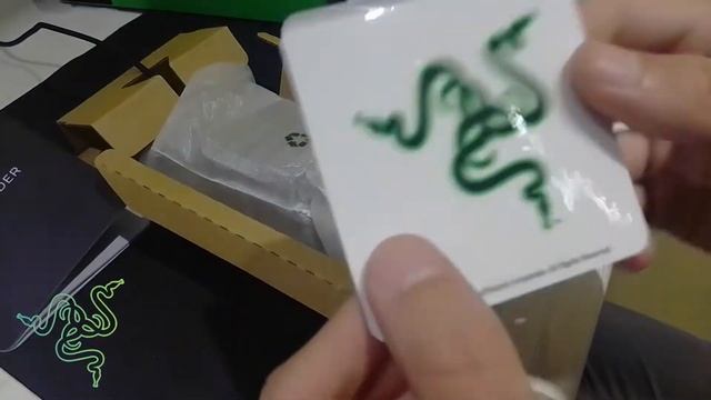 Распаковка игровой мышки Razer Deathadder Essential