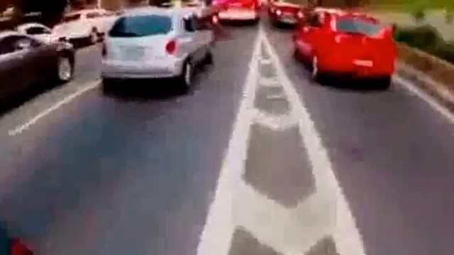 Прикол ! НА мопеде в пробке смотреть онлайн