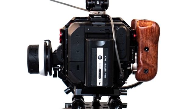 PANASONIC LUMIX BGH1 смотреть онлайн