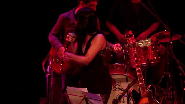 Nina Portela - Me and Mrs Jones (Kenny Gamble - Leon Huff - Cary Gilbert) Velma Cafe смотреть онлайн