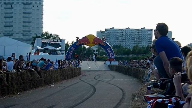 Гонки на Тарантасах Red Bull Soapbox Race Moscow 2012 (Элвис Пресли) смотреть онлайн