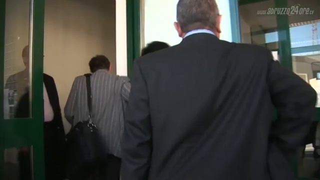 Truffa "fondi Giovanardi", monsignor D'Ercole interrogato per quattro ore dal pm смотреть онлайн
