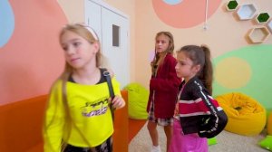 КАМПУС - АМИНА ВЫГНАЛА НОВЕНЬКУЮ из КАМПУСА! ХЕЙТЕР В ШКОЛЕ! КАМИЛЬ УВЛЁКСЯ ОТНОШЕНИЯМИ!