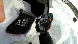 Снятие / установка заднего фонаря у Рено Сандеро 2019 г.в. замена лампы стоп сигнала.