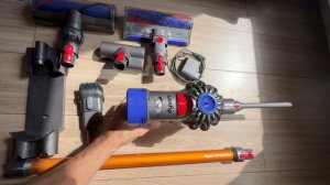 Dyson V8 absolute - продается пылесос б/у
