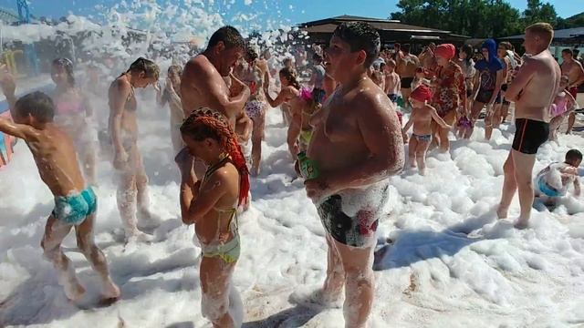 Сисястые на пенной дискотеке Sisyanye on a foamy disco смотреть онлайн