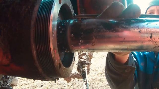 Ремонт после первого дня в поле. Потекла коробка и цилиндр поворота. смотреть онлайн