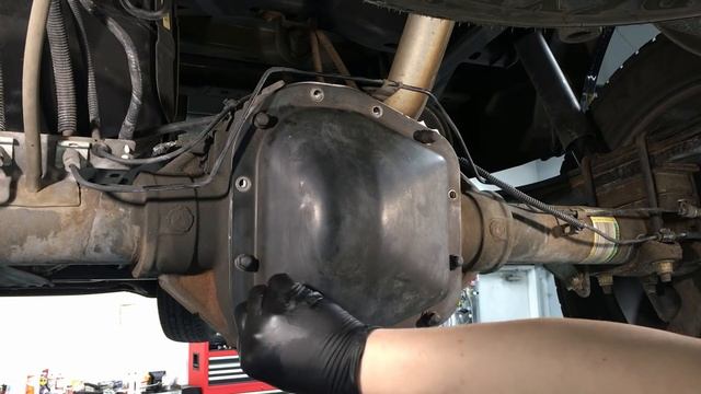 Ford 8.8" 9.75" 10.25" Rear Differential Service: Fluid Change Procedure смотреть онлайн