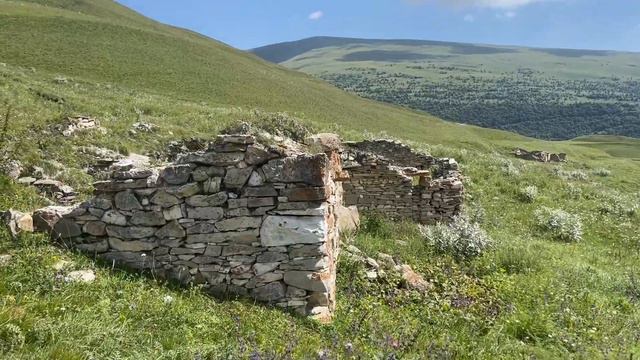 Казенойам. Чистейшее озеро в горах Чечни смотреть онлайн