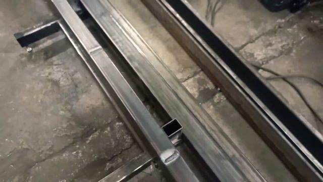 Выправляю кривую профильную трубу 120х60х3 с помощью сварки смотреть онлайн