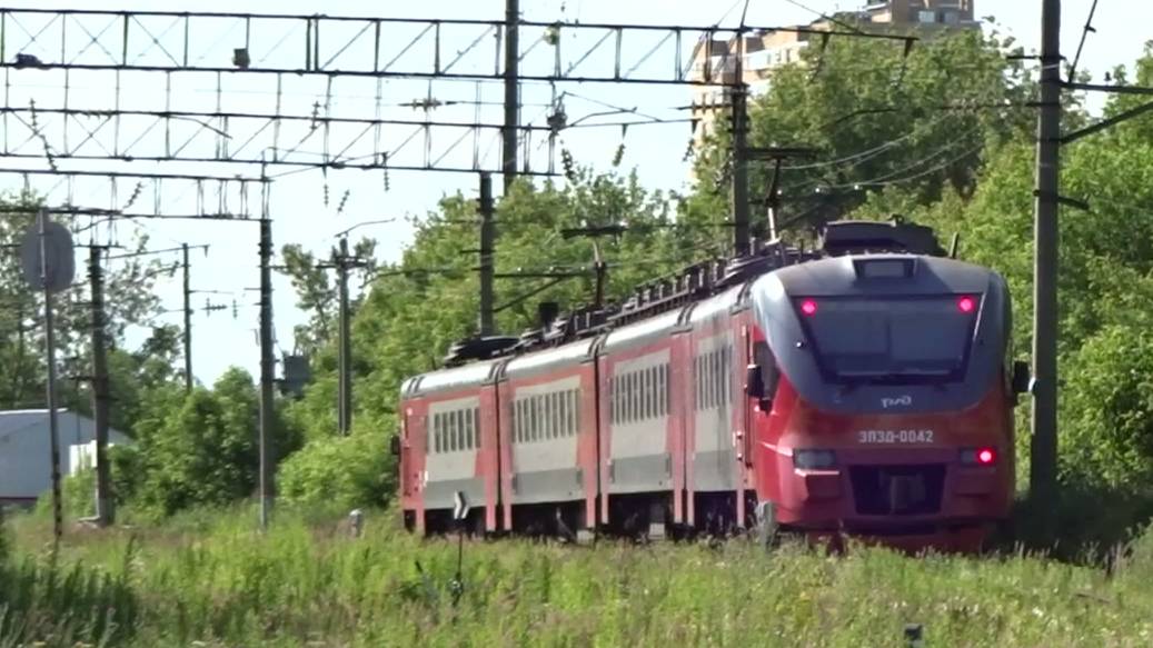 Электропоезд ЭП3Д-0042 прибывает на станцию Мыза, Нижний Новгород смотреть онлайн