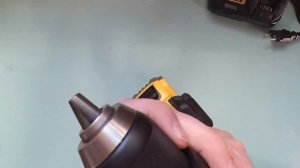 Распаковка шуруповерта-дрели DeWalt DCD805 из Поднебесной