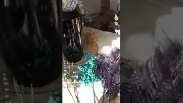 Серебряный новогодний декор. Искусственные цветы и ветки смотреть онлайн