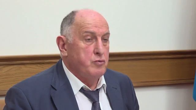 Парки продаем, дороги продаем.. Эмоциональное выступление Премьер-министра Дагестана смотреть онлайн