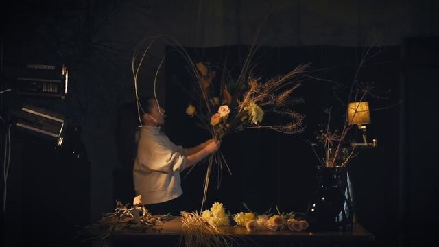 Онлайн уроки з флористики. Школа флористів-дизайнерів ART HOUSE. Осінній інтер'єрний букет смотреть онлайн