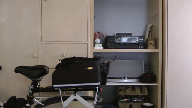 BOSE SOUNDLINK MINI vs BEATS PILL: FIGHT! смотреть онлайн