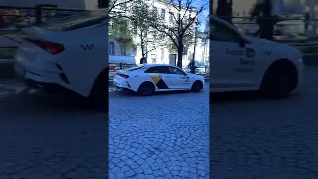 Про двор и парковку на Большой Конюшенной смотреть онлайн