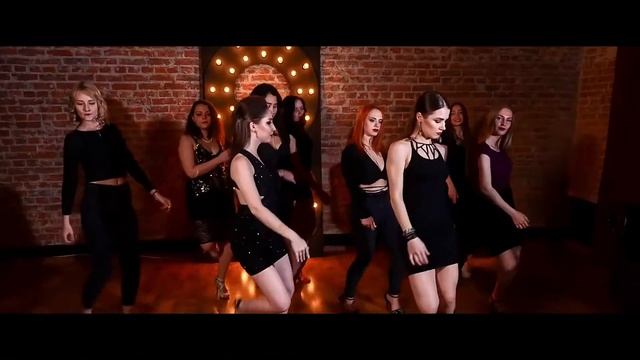 Наталья Налако, Яна Минаева. Афро на каблуках (вып. 1) смотреть онлайн