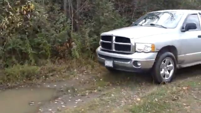 Dodge hemi hitting a few puddles смотреть онлайн