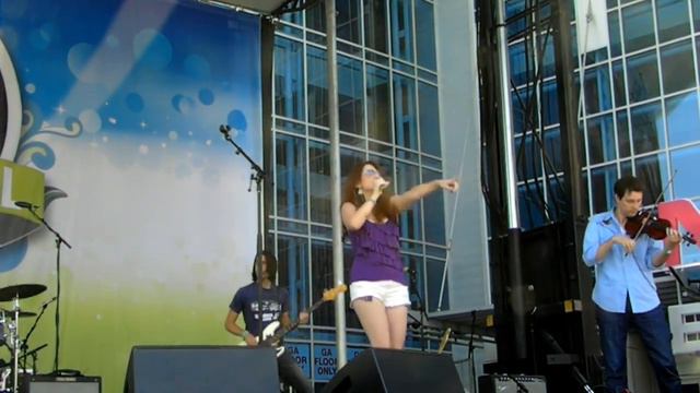 Katie Armiger- "Worth It" at CMA FEST 2012 смотреть онлайн