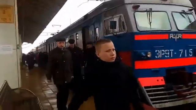 🇧🇾 Электропоезд ЭР9Т-715 сообщением Минск–Молодечно на станции «Масюковщина» // 31 марта 2017 года. смотреть онлайн
