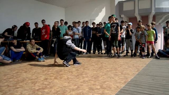 Video by Me Alex Pokshivanoff #1МаяОткрытиеПаркГагарина смотреть онлайн