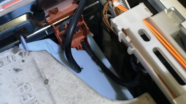 Стиральная машина Bosch ошибка E23, причина, вода в поддоне смотреть онлайн