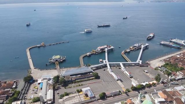 Прибалты ошарашены! Усть-Луга разоряет Рижский порт быстрее, чем ожидали в Латвии. смотреть онлайн