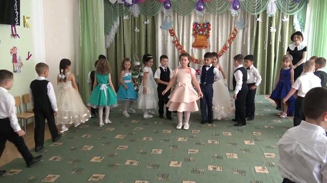 мы сегодня провожаем в первый класс своих ребят танец и песня смотреть онлайн