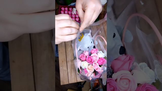 Красиво упаковываем подарок к дню всех влюбленных #упаковка #упаковываемполарок #какупаковатьподаро смотреть онлайн