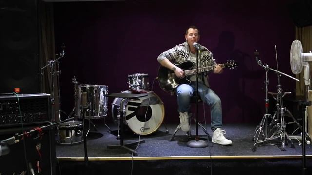 Бард на гитаре смотреть онлайн