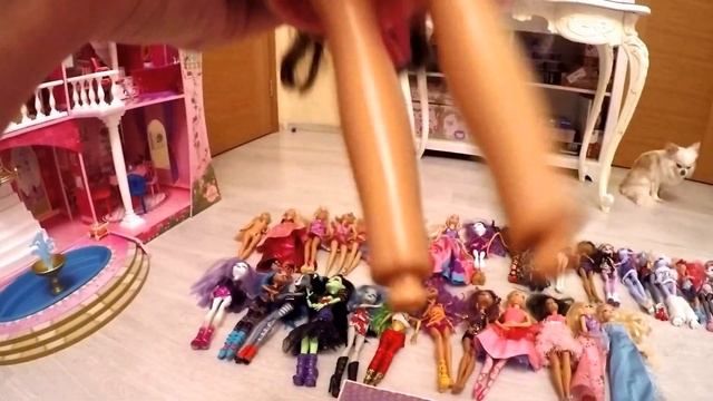 Достаём кукол Монстэр xай б Эвер афтэр хай и Барби из каробок.Barbie.Monster high and Ever after. смотреть онлайн