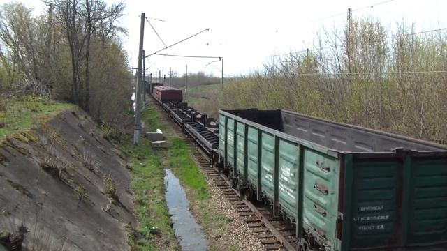 ВЛ80К-565 с грузовым поездом смотреть онлайн