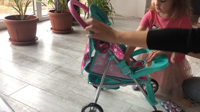 Чистим зубы с удовольствием? Распаковка Коляски из Детского мира смотреть онлайн