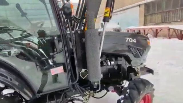Трактор TAVOL AGROVEGA 704 с фронтальным погрузчиком смотреть онлайн