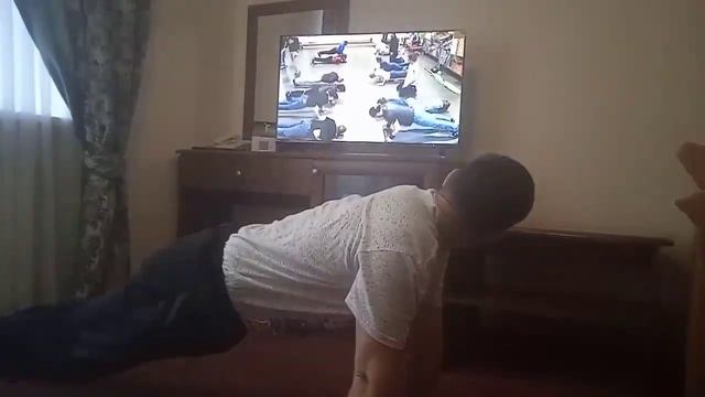 Челлендж Отжимания@Bring Sally Up-Push Up Challenge@Costso Bear смотреть онлайн