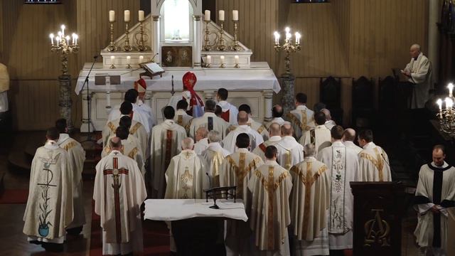 ...ieskats Eļļu svētīšanā Sv.Jēkaba Katedrālē 02.04.15. 9.00.. 5 смотреть онлайн