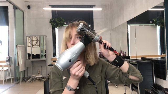 Как укладывать челку и делать локоны при помощи фена и брашинга?