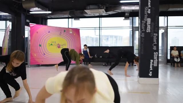 Мастер-класса по направлению contemporary от дуэта Полины и Лидии смотреть онлайн