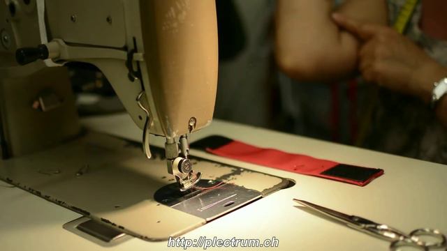 The artisan behind the Hufschmid string muters ! смотреть онлайн