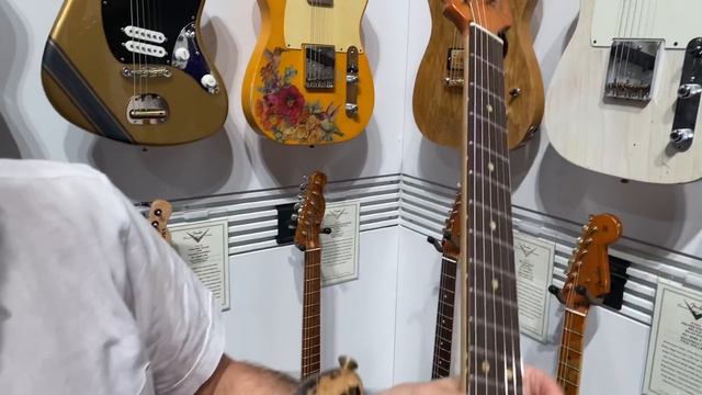 NAMM 2020: Fender Custom Shop Masterbuilt Guitars Walkthrough With The Music Zoo смотреть онлайн