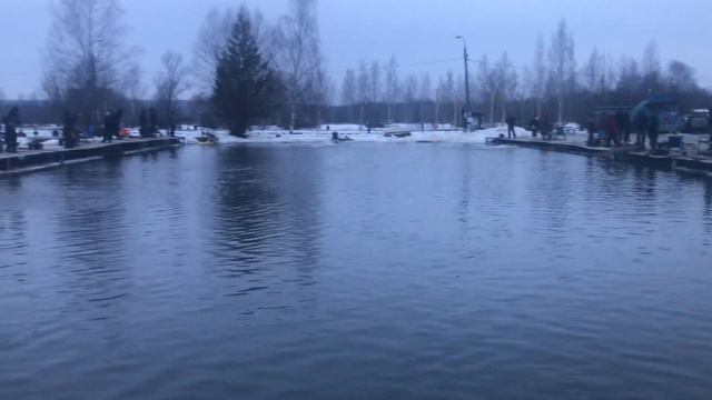 Зарыбление форели,форелевая рыбалка РК «Фишка» Петряиха смотреть онлайн