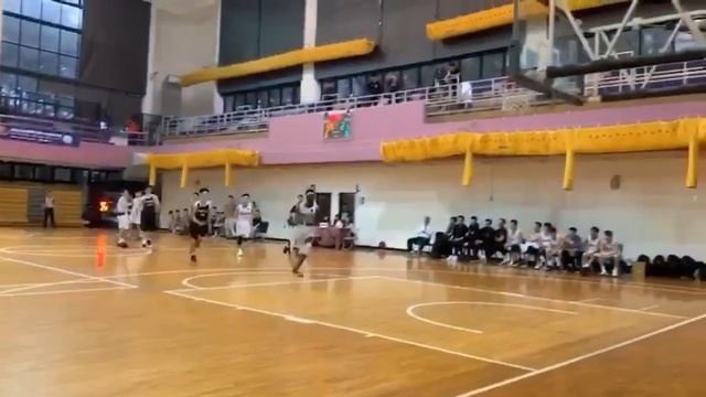 Merry Christmas from Humphery Gabriel as he dunks ‘em Like Lebron James смотреть онлайн