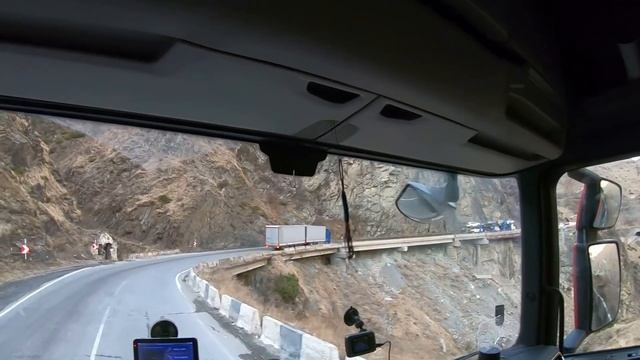 $365 Scania S500 Дарьяльское ущелье и В Ларс!!! В этот раз не все так страшно))) смотреть онлайн