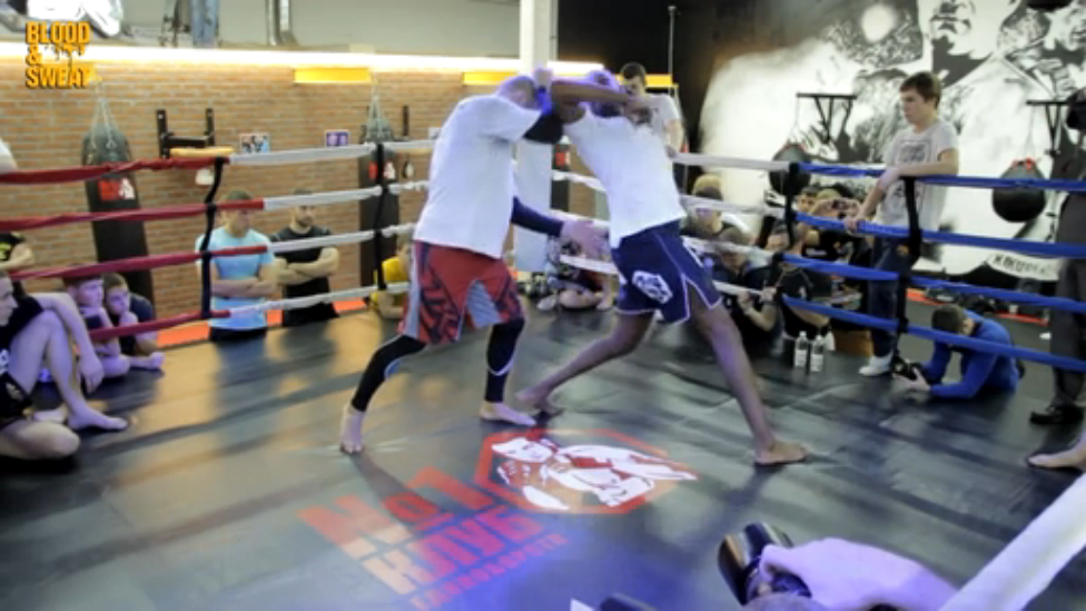 Фишки Джон Джонса Jones Bones Jones tricks смотреть онлайн