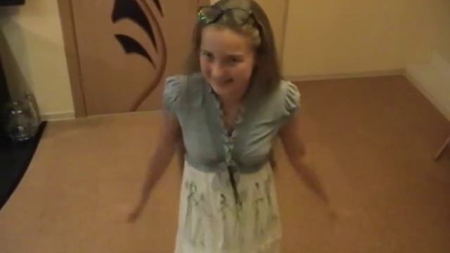 Канал Карусель. Василиса Матвеева - Gold(Авторская песня, слова и музыка Василисы Матвеевой) смотреть онлайн