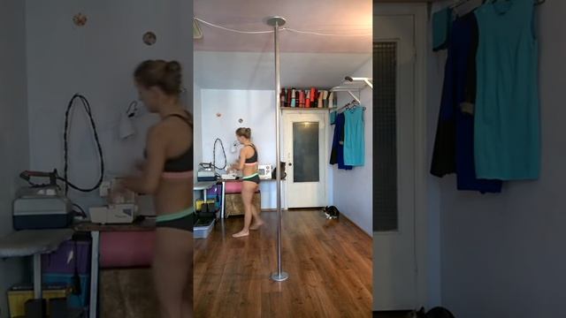Pole dance tutorial. Уроки танцев : Два шпагата из брассманки (Brass Monkey split) смотреть онлайн