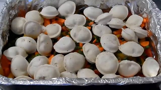 Пельмени запеченные с овощами в духовке смотреть онлайн