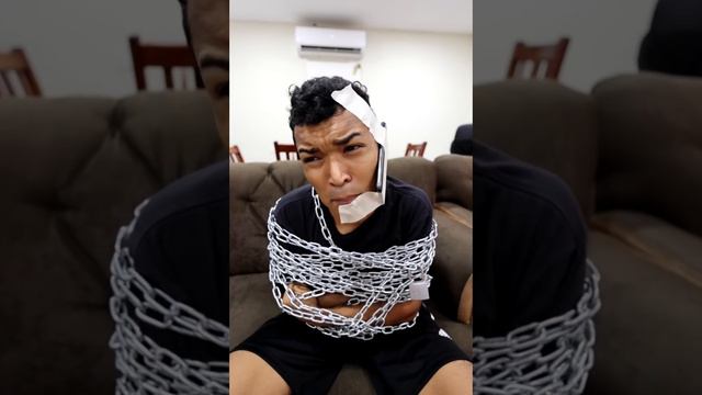 UN TIPO RARO EN LA CASA смотреть онлайн