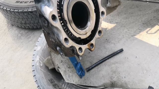 Дальнобой по ДВ и Сибири. #141 Замена тормозного диска на Mercedes-Benz Actros1844 смотреть онлайн